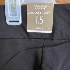 Chico’s Fabulously slimming Black pants sz 1.5 ankle